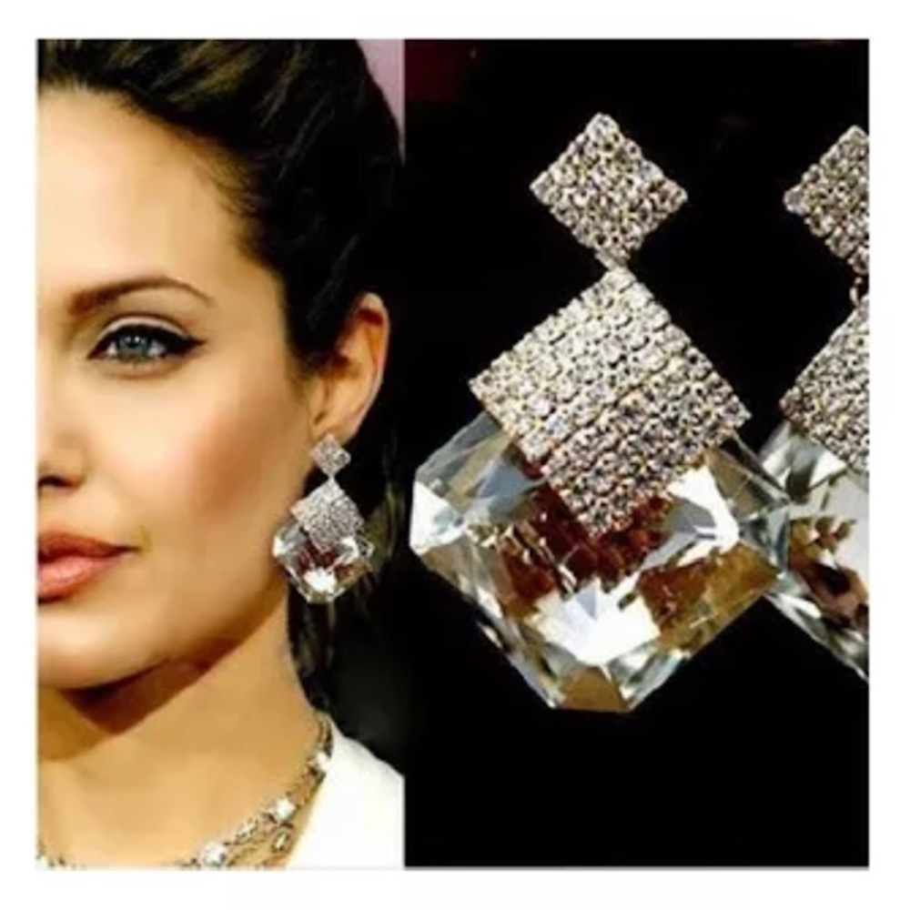 NWT CELEBRITY STYLE "BRING THE DRAMA" STATEMENT EARRING